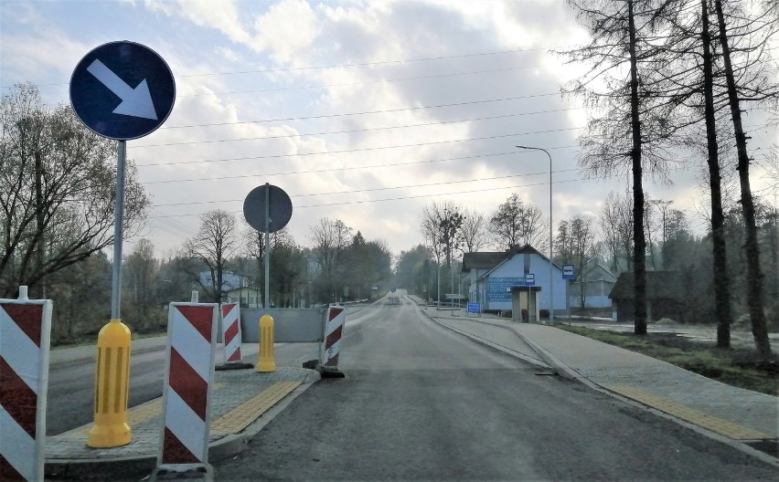 Odcinek drogi 948 w Grojcu (gm. Oświęcim), gdzie po wielu...