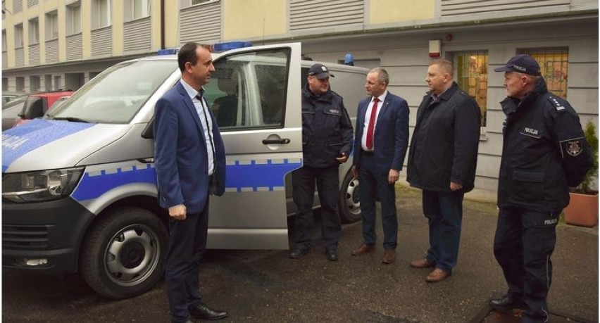 Nowe radiowozy dla policjantów z szamotulskiej komendy 