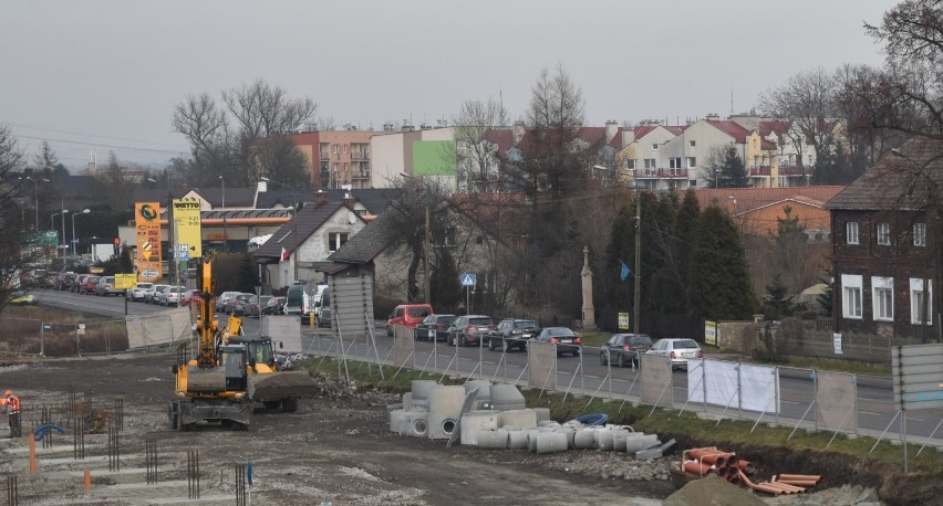 Oświęcim. Przejazd delegacji zagranicznych na uroczystości do Brzezinki. Korki na drogach dojazdowych z Katowic i Chrzanowa