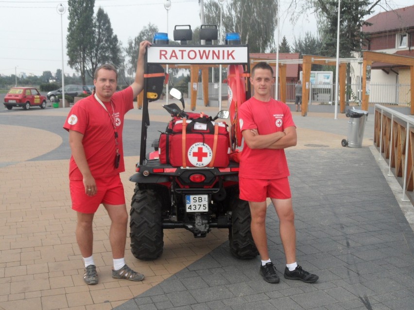 W Dąbrowie ratownicy medyczni pędzą do potrzebujących pomocy na quadzie [ZDJĘCIA]