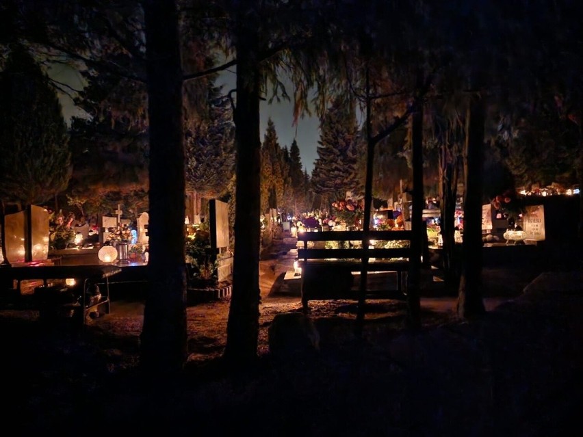 Cmentarz przy ul. Wrocławskiej w nocy, 31 października