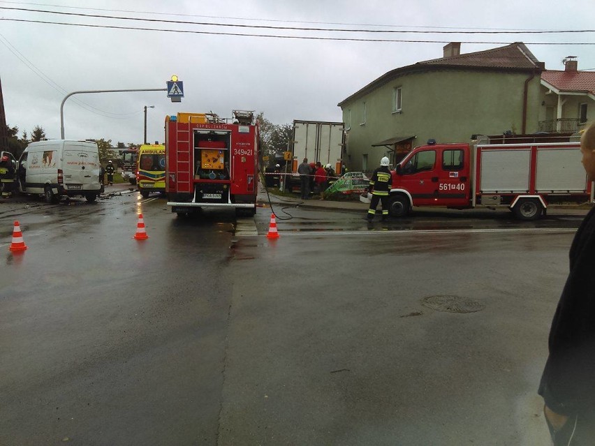 Wypadek w Jankowie Pierwszym. Ciężarówka wjechała w dom