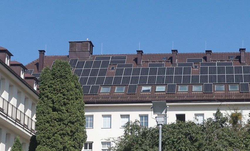 Szpital przy Unii Lubelskiej w Szczecinie uruchomił fotowoltaiczną elektrownię! Zobacz wideo i zdjęcia