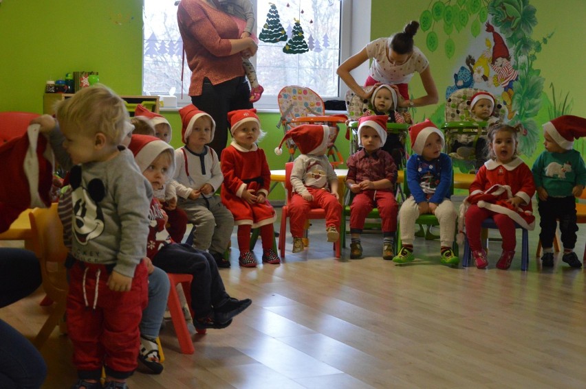 Święty Mikołaj odwiedził „Skrzaty” z Chmielna i Sierakowic - ZDJĘCIA