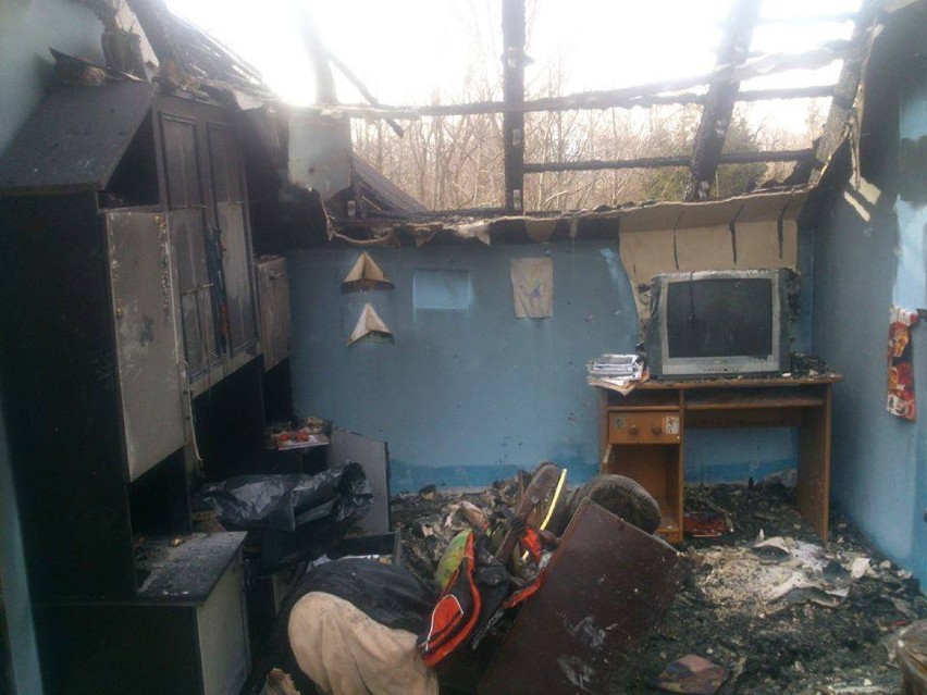 Pożar domu w Żywcu - Moszczanicy. Potrzebna pomoc dla czteroosobowej rodziny