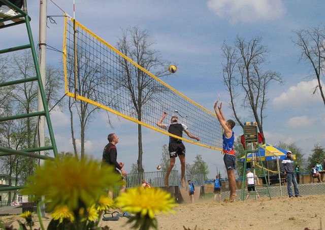 Turniej siatkówki plażowej na stało wpisał się w tradycję długiego, majowego weekendu.