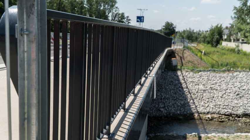 Nowy most na Białołęce. Mieszkańcy zyskali przeprawę na rzece Długiej. Inwestycja ma poprawić komunikację we wschodniej części dzielnicy