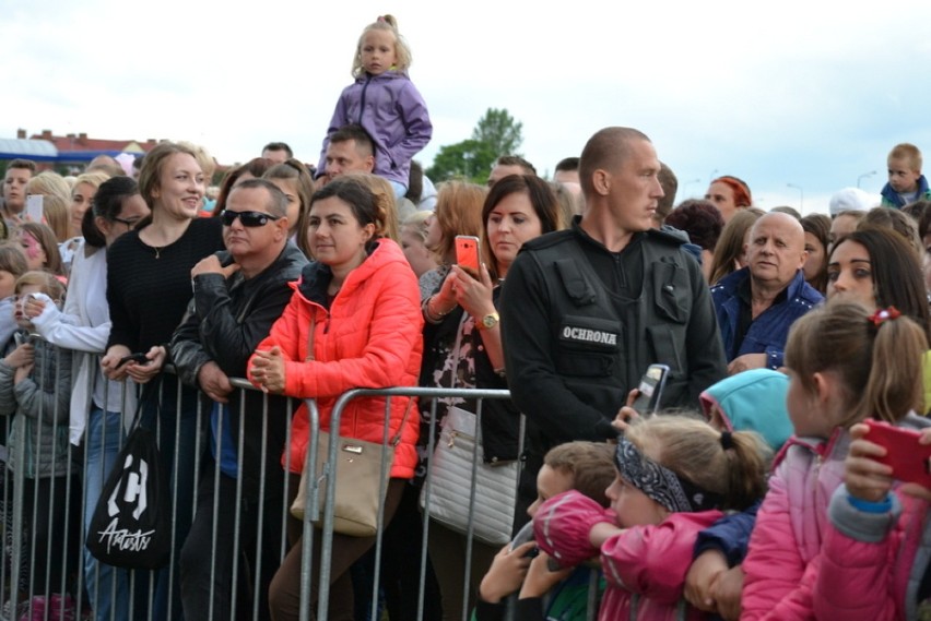 Człuchów. Koncert zespołu Piękni i Młodzi