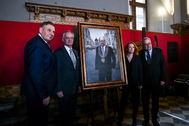 Portrety Pawła Adamowicza trafiły do zbiorów Muzeum Gdańska i Bazyliki Mariackiej