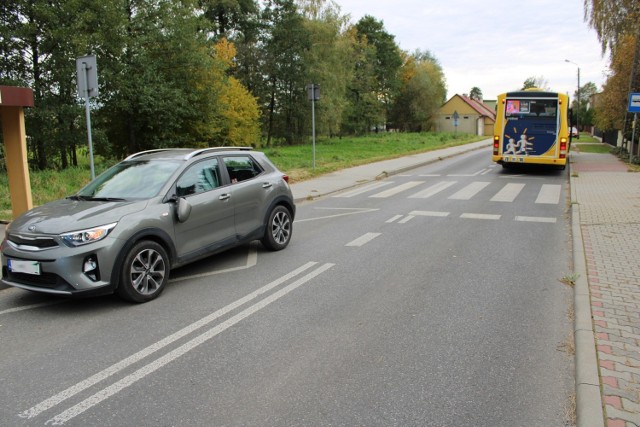 Na ulicy Grojeckiej w Zaborzu doszło do wypadku drogowego, w którym ucierpiały dzieci.