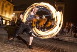 Pokaz tańca z ogniem na warszawskiej starówce. Zobacz gorące zdjęcia naszego fotoreportera!