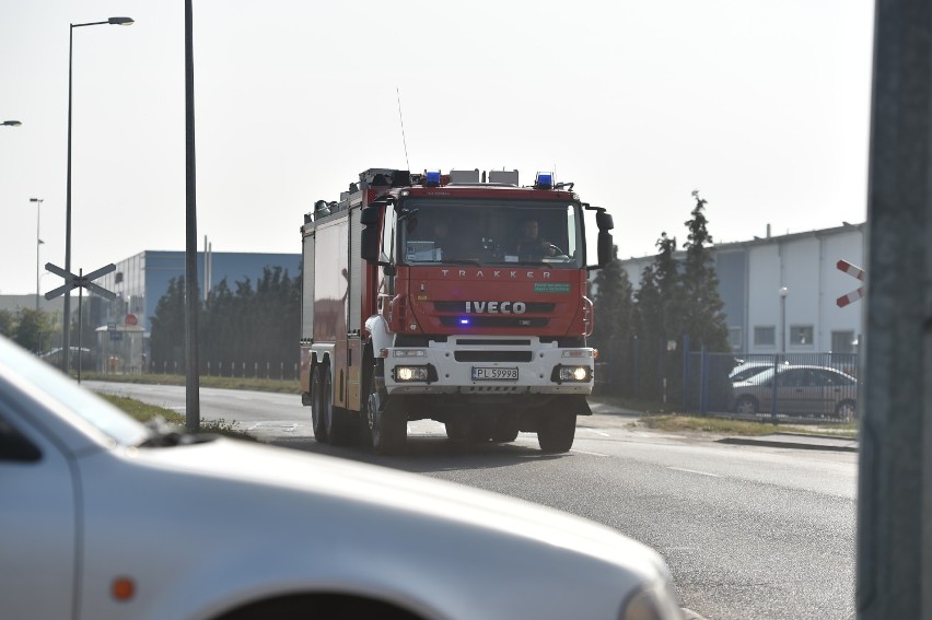 Alarm pożarowy na Zatorzu. Cztery jednostki zjechały do jednego z zakładów [ZDJĘCIA]