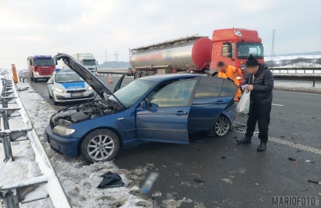 Leżący śnieg na drogach i śliska nawierzchnia powodują, że jazda po drogach staje się coraz bardziej niebezpieczna