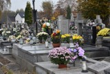 Na cmentarzach w Myszkowie  groby udekorowane jak we Wszystkich Świętych ZDJĘCIA