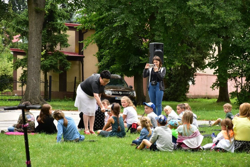 Spektakl dla młodych widzów w żnińskim amfiteatrze