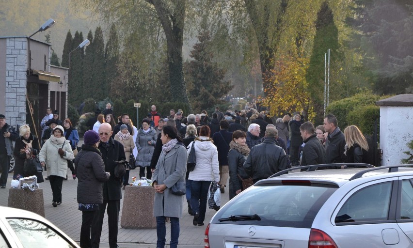 Procesja na Wszystkich Świętych w Malborku [ZDJĘCIA]. Uroczystość na Cmentarzu Komunalnym