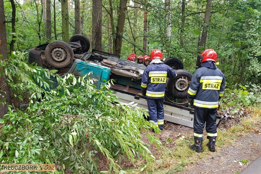 Wypadek samochodu dostawczego, przewożącego butle z gazem.