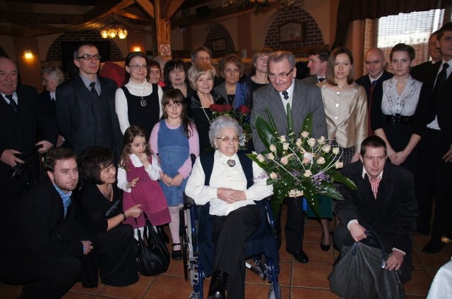 Weronika Szczepańska świętowała setne urodziny w rodzinnym gronie