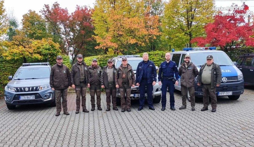 Policjanci i strażnicy leśni wspólnie kontrolują lasy w...