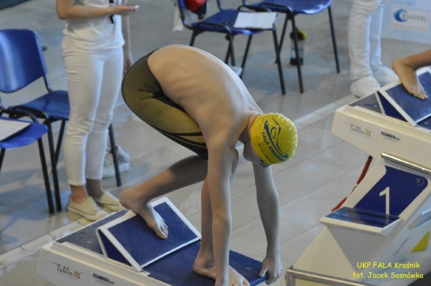 Sukces Fali Kraśnik! Pływacy zdobyli aż 57 medali na Zimowych Mistrzostwach Województwa Lubelskiego. Zdjęcia