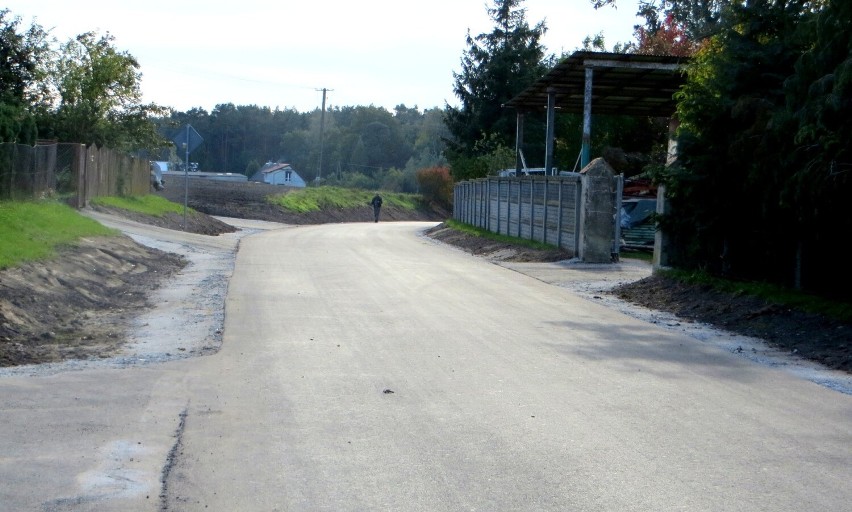 Przebudowana droga w Kakulinie pod Skokami. Inwestycja kosztowała blisko milion złotych