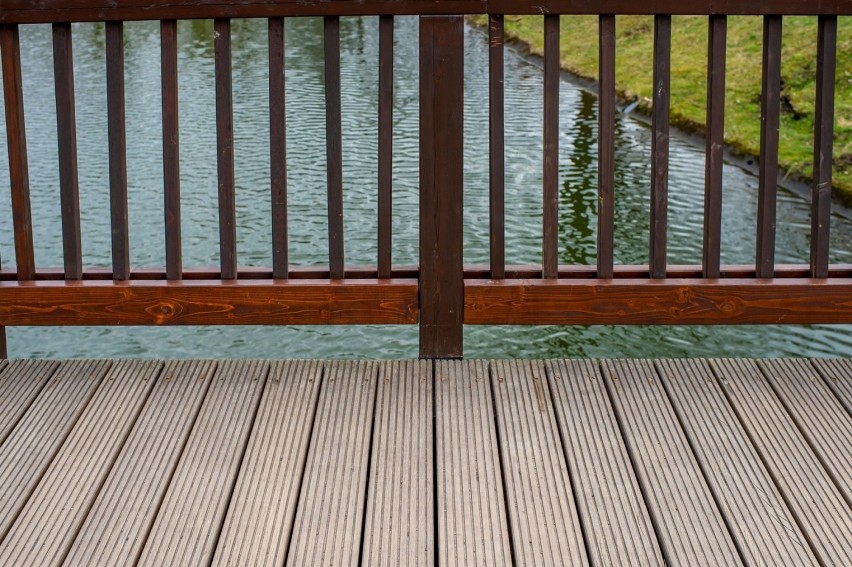 Drewniany mostek w Parku Kachla w Bytomiu odnowiony. Zobacz...