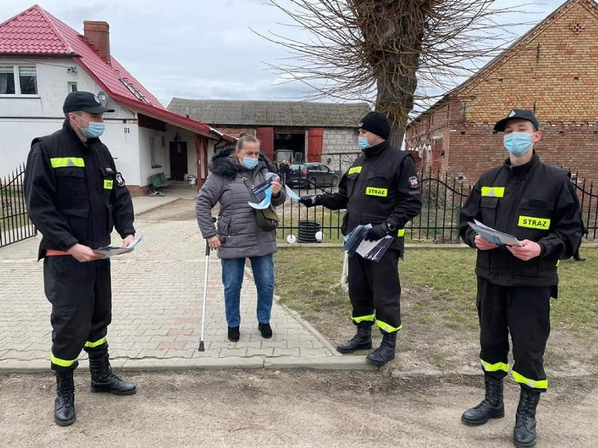 Strażacy z okolic Goleniowa rozdali 44 tysiące "covidowych" ulotek