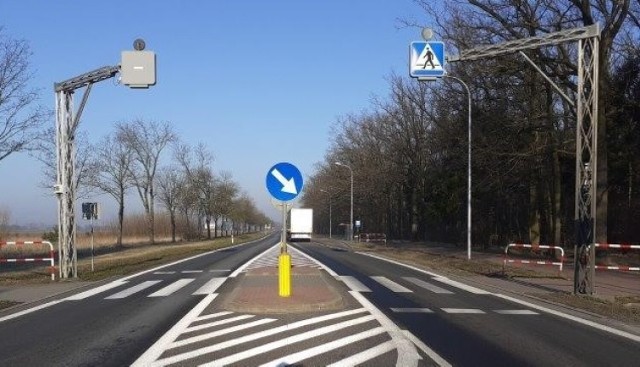 Generalna Dyrekcja Dróg Krajowych i Autostrad ogłosiła postępowanie przetargowe na poprawę bezpieczeństwa ruchu drogowego na DK12 na odcinku Pleszew-Bielawy oraz w miejscowości Gołuchów. Inwestycja będzie polegała na zaprojektowaniu i budowie łącznie siedemnastu doświetleń.