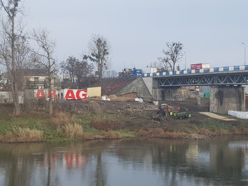 Rozpoczęła się budowa mostu tymczasowego w Obornikach