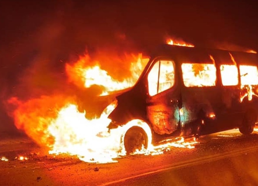 Poważny wypadek w Kopciowicach. Rozpędzony bus zderzył się z...