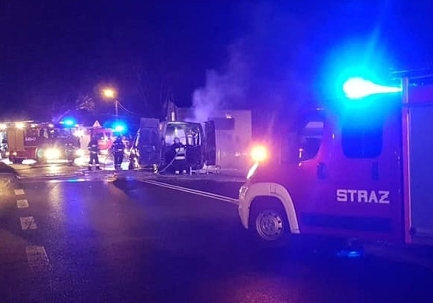 Poważny wypadek w Kopciowicach. Rozpędzony bus zderzył się z...