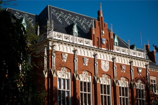 Gmach Collegium Novum UJ projektu Feliksa Księżarskiego to jeden z najlepszych przykładów zastosowania cegły w neogotyku