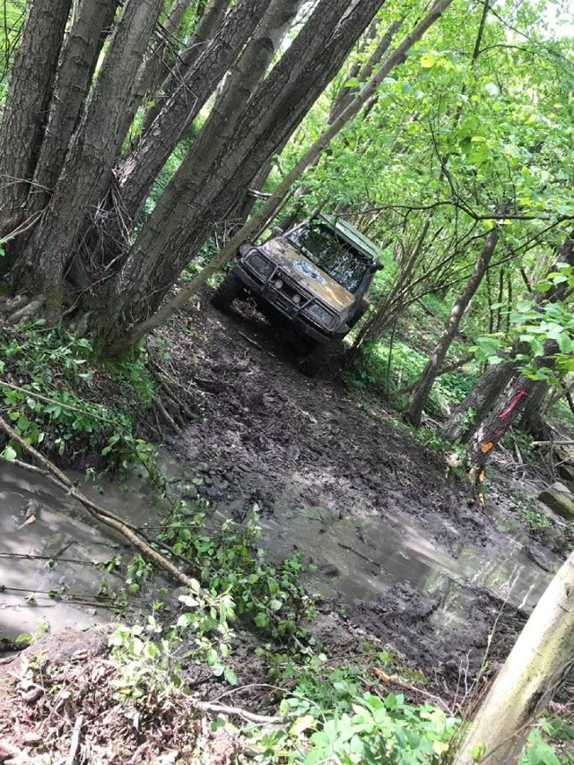 Barwy Dakaru Oborniki 2019. Trzej młodzi międzychodzianie drudzy w najcięższej kategorii jednego z największych rajdów off-roadowych w Polsce (maj 2019).