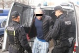 Pobicie policjanta w Kaliszu. Dwaj podejrzani usłyszeli zarzuty w prokuraturze. ZDJĘCIA