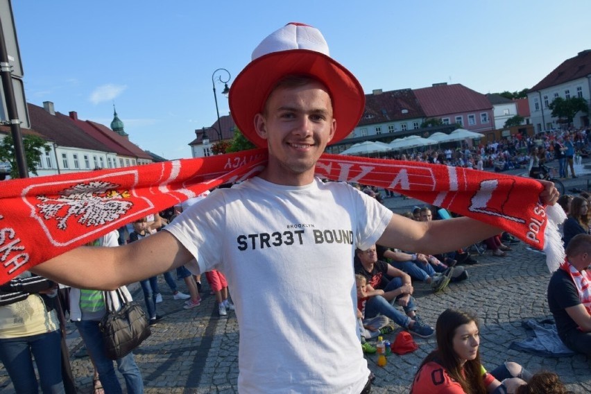 Tak Sieradz świętował jedyne jak dotąd w XXI wieku wyjście Polski z grupy. Sukces na Euro 2016 fetowano w strefie kibica na Rynku ZDJĘCIA