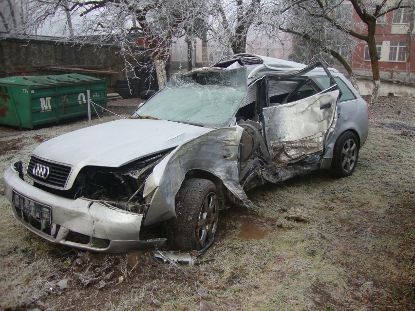 Wypadek w Sobolach. Zginęły dwie osoby