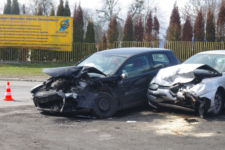 Dwa auta zderzyły się przy WORD-zie w Zamościu. Jeden z kierowców był nietrzeźwy