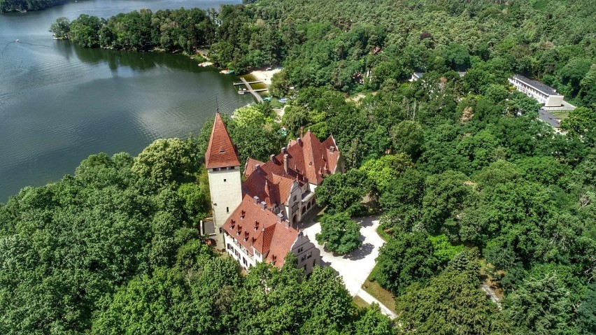 Ze Świebodzina, na zamek w Lubniewicach dojedziemy w niecałą...