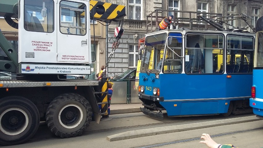 Kraków.  wykoleił się tramwaj linii 3 w centrum miasta