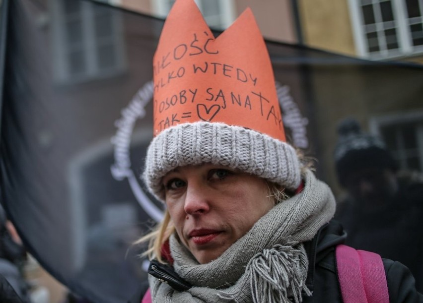 Ulicami Gdańska przeszedł marsz kobiet przeciw przemocy seksualnej [ZDJĘCIA]