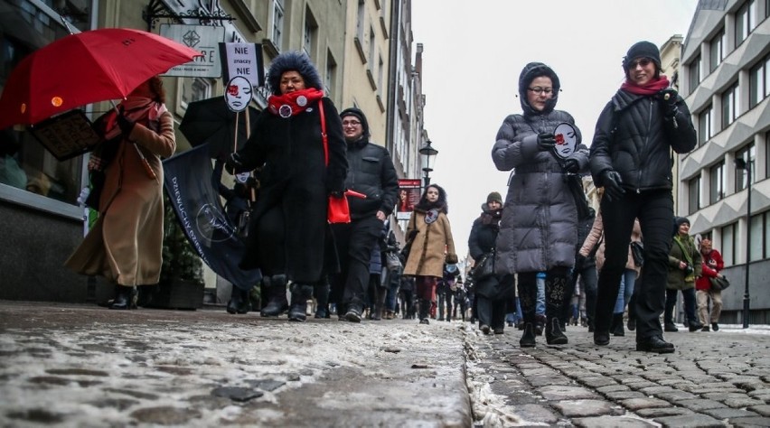 Ulicami Gdańska przeszedł marsz kobiet przeciw przemocy seksualnej [ZDJĘCIA]