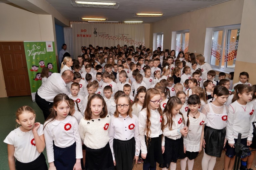 Szkoła Podstawowa w Rychnowach stanęła "Do hymnu"