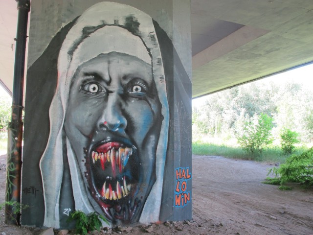 Pod Mostem Lubuskim jest niecodzienna galeria twarzy