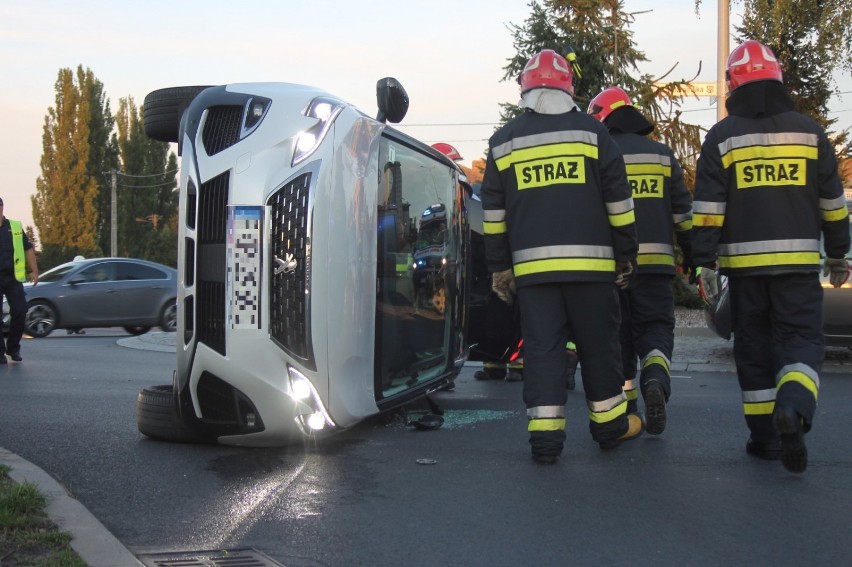Wypadek dwóch samochodów na rondzie Fontenay-le-Comte w Krotoszynie [ZDJĘCIA]              