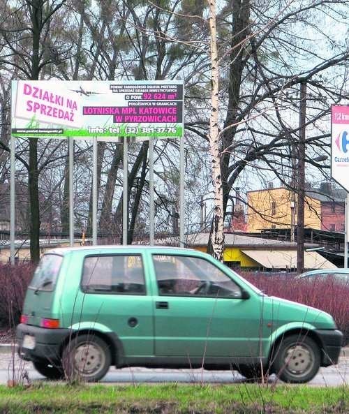 Sprzedaży powiatowych działek w Pyrzowicach w 2010 roku towarzyszyła kampania reklamowa