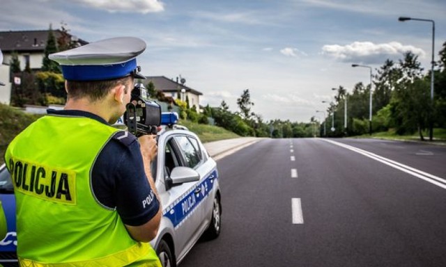 Piraci drogowi stracili prawa jazdy. Rekordzista pędził przez Szadek 125 km na godzinę