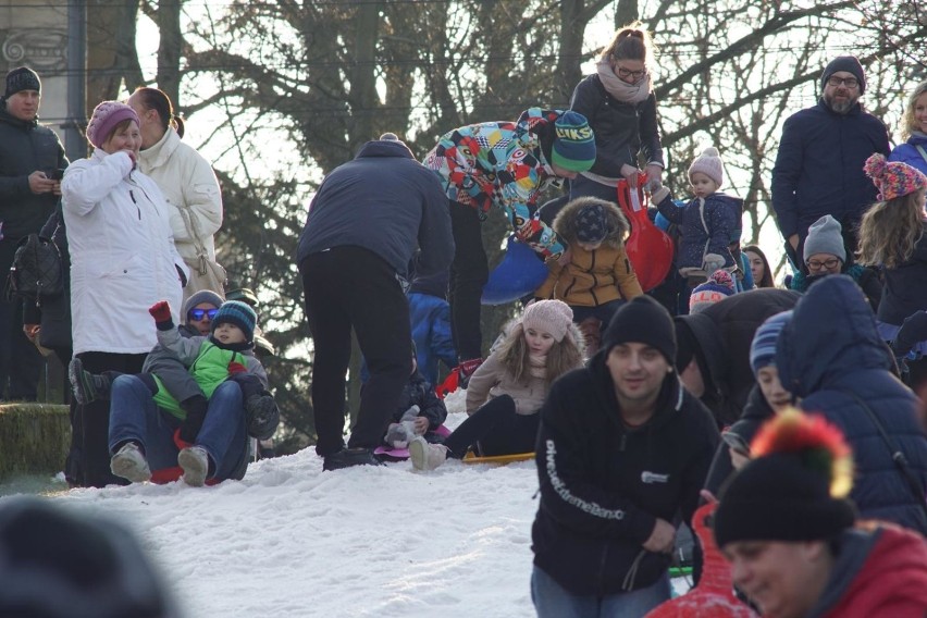 W niedzielę odbył się piknik w czasie którego zbierano...