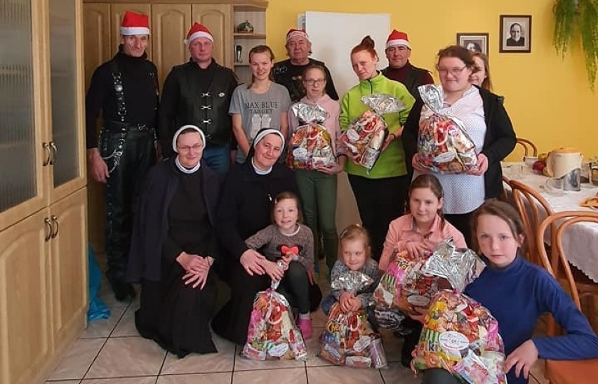 Mikołaj i jego pomocnicy w Muszynie. Odwiedzili dzieci i seniorów [ZDJĘCIA]