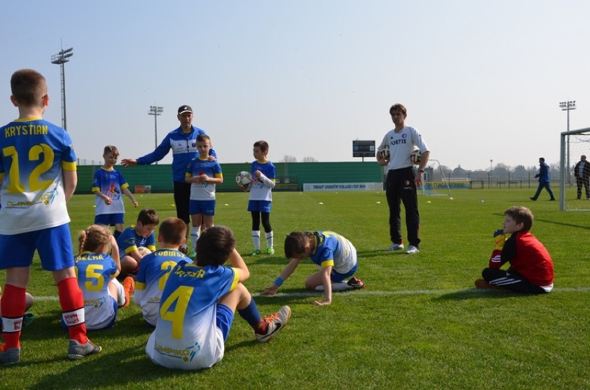 Ebi Smolarek trenował z młodymi piłkarzami w Uniejowie