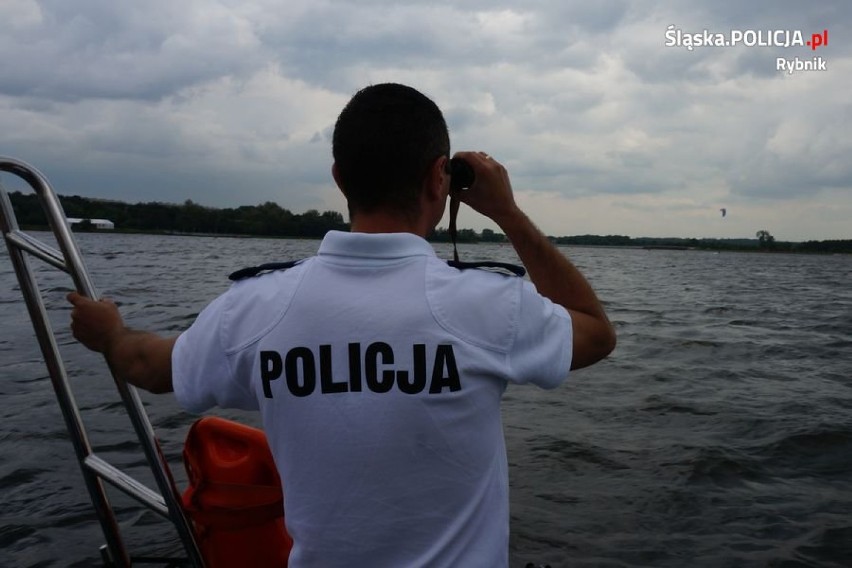 Policjanci na wodzie patrolują Zalew Rybnicki - jak wygląda ich praca? ZDJĘCIA